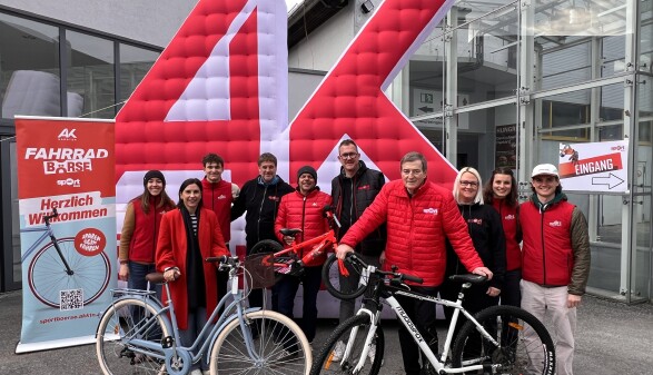 AK-Pr&auml;sident G&uuml;nther Goach und AK-Direktorin Susanne Ki&szlig;linger bei der AK-Fahrradb&ouml;rse in Klagenfurt.
