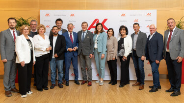 Vorstand der Arbeiterkammer Kärnten mit Landeshauptmann Peter Kaiser