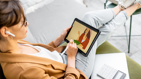 Frau mit Tablet