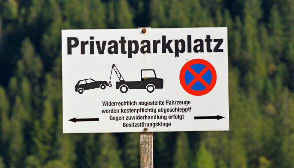 Schild Privatparkplatz