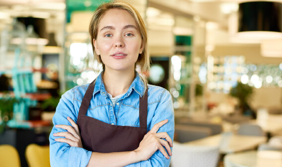 Frau in der Gastronomie