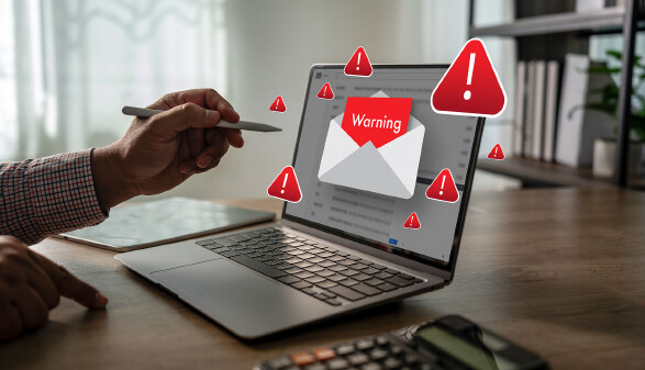 Phishing-E-Mail-Anhang-Warnung auf Laptop