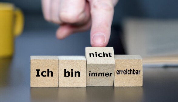 Würfel mit Aufschrift "Ich bin nicht/immer erreichbar"