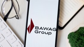 Logo der BAWAG Group auf dem Bildschirm des Telefons