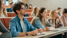 Studierende im H&ouml;rsaal
