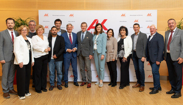 Vorstand der Arbeiterkammer Kärnten mit Landeshauptmann Peter Kaiser